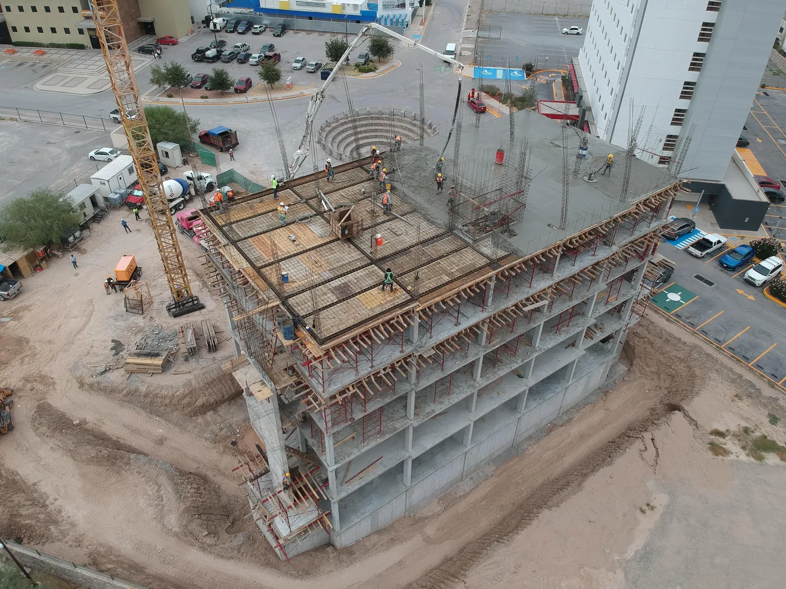 Obra civil de torre de 11 niveles en estructura de concreto reforzado